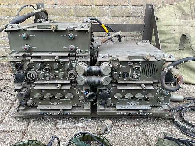 Philips - militaire communicatieapparatuur v.v. radiounits/transceivers. headsets, antenneunit, connectoren en toebehoren - afbeelding 7 van  14