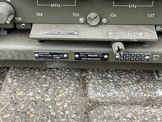 Philips - militaire communicatieapparatuur v.v. radiounits/transceivers. headsets, antenneunit, connectoren en toebehoren - afbeelding 9 van  14