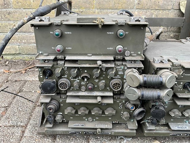Philips - militaire communicatieapparatuur v.v. radiounits/transceivers. headsets, antenneunit, connectoren en toebehoren - afbeelding 10 van  14