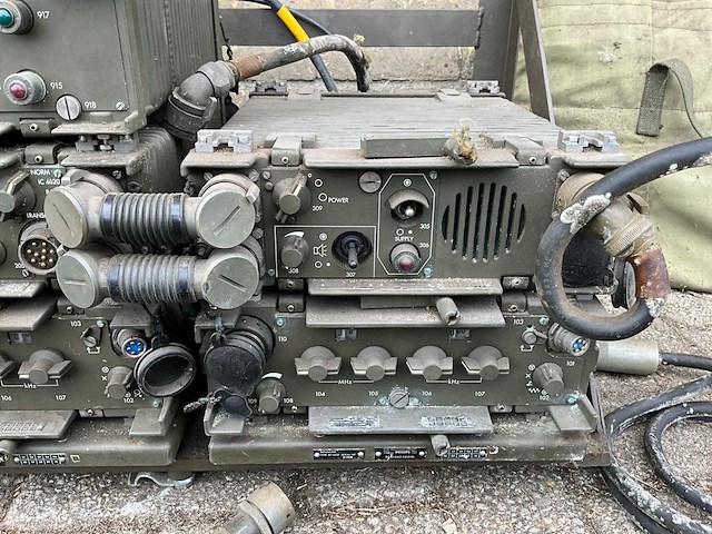 Philips - militaire communicatieapparatuur v.v. radiounits/transceivers. headsets, antenneunit, connectoren en toebehoren - afbeelding 11 van  14