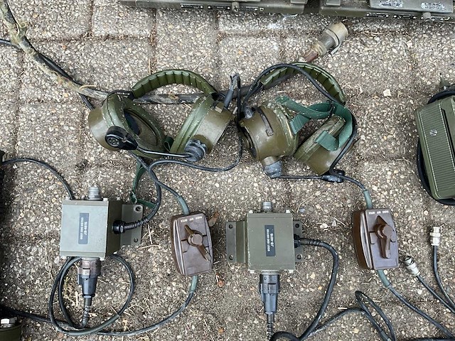 Philips - militaire communicatieapparatuur v.v. radiounits/transceivers. headsets, antenneunit, connectoren en toebehoren - afbeelding 12 van  14