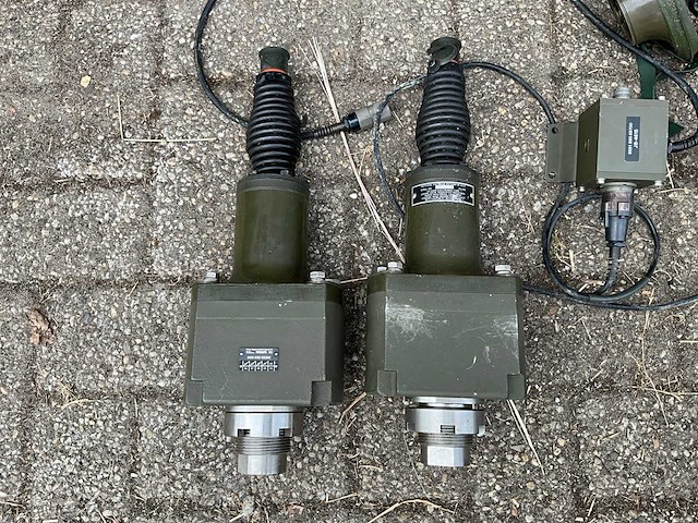 Philips - militaire communicatieapparatuur v.v. radiounits/transceivers. headsets, antenneunit, connectoren en toebehoren - afbeelding 13 van  14