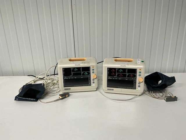 Philips - suresign vs3 - patientmonitor (2x) - afbeelding 1 van  3