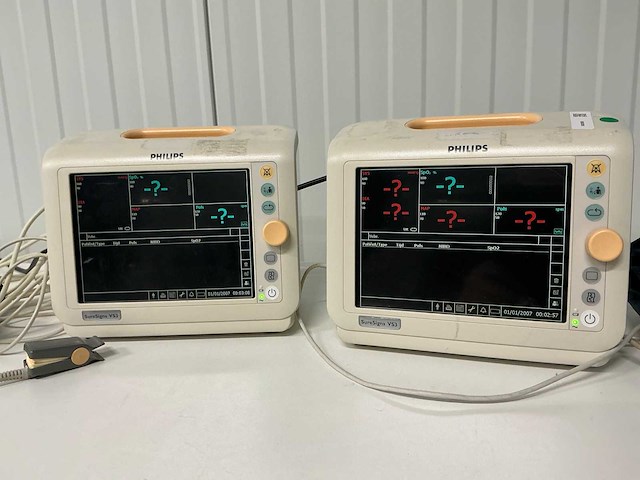 Philips - suresign vs3 - patientmonitor (2x) - afbeelding 2 van  3