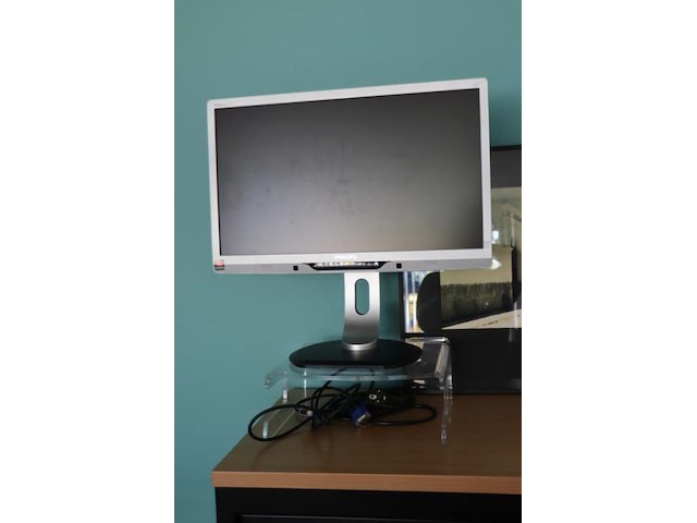 Philips 221p3l monitor incl. monitorverhoger - afbeelding 1 van  5
