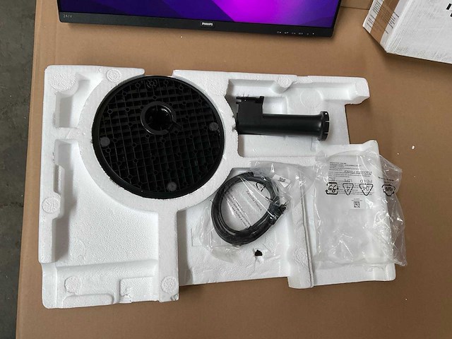 Philips 24 inch v line monitor - afbeelding 1 van  2