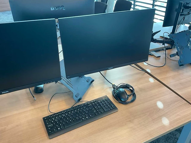 Philips 273v 27” monitor (2x) - afbeelding 1 van  3