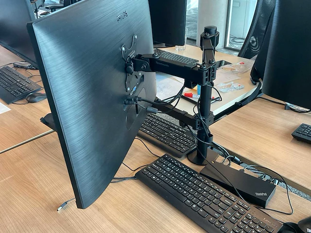 Philips 275e 27” monitor met statief - afbeelding 2 van  3