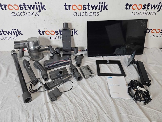 Philips 27e1n1900ae - 4k ips monitor - usb-c 65w - verstelbaar - 27 inch + dreame t31 - afbeelding 1 van  3