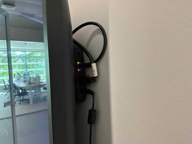 Philips 55bdl3650q 55" professioneel display met poly videoconferentiesysteem - afbeelding 4 van  6