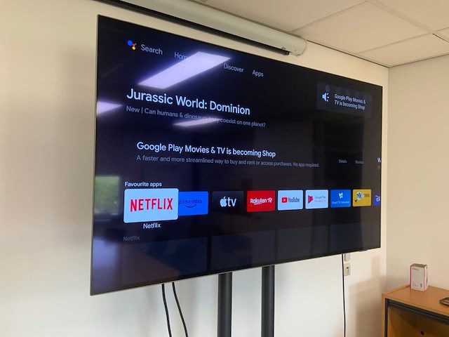 Philips 55oled706/12 ambilight televisie op verrijdbaar neomounts statief - afbeelding 1 van  12