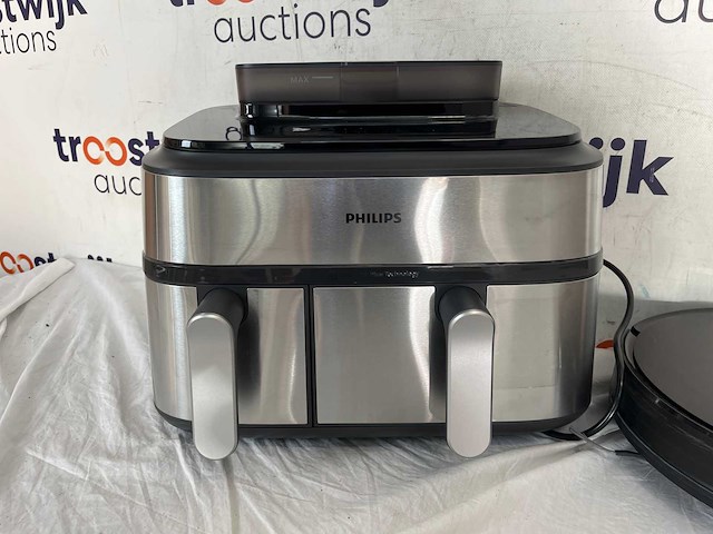 Philips airfyrer en imou robotstofzuiger - afbeelding 2 van  3