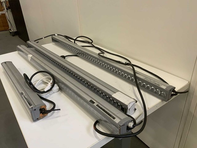 Philips bcs 722/716 wb60 led balk (4x) - afbeelding 2 van  4