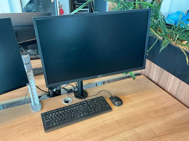 Philips brilliance 272b 27” monitor met statief - afbeelding 1 van  2