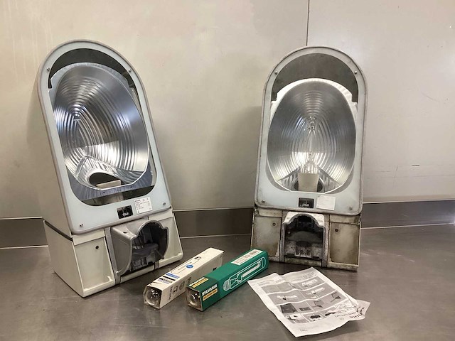 Philips buitenverlichting met toebehoren (2x) - afbeelding 1 van  10