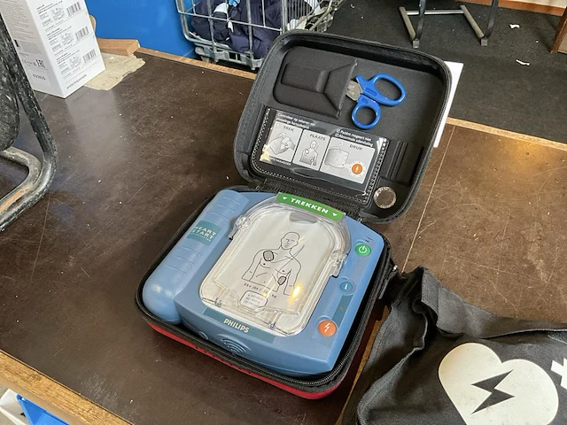 Philips defibrillator - afbeelding 2 van  3