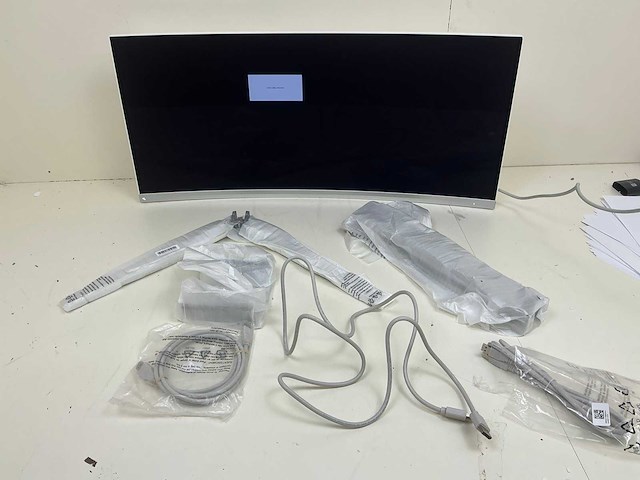 Philips evnia 8000 series monitor - afbeelding 2 van  4