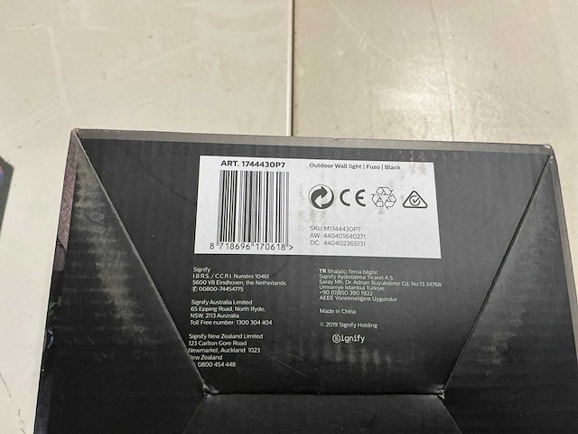 Philips hue white outdoor wall light fuzo - afbeelding 2 van  2