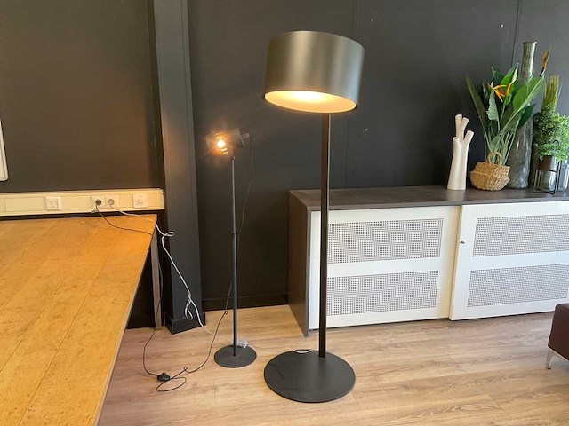 Philips lirio vloerlamp (2x) - afbeelding 1 van  12