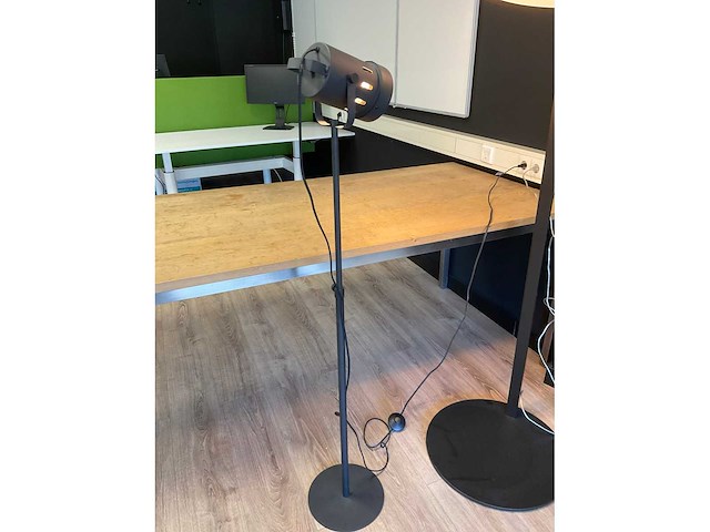 Philips lirio vloerlamp (2x) - afbeelding 10 van  12