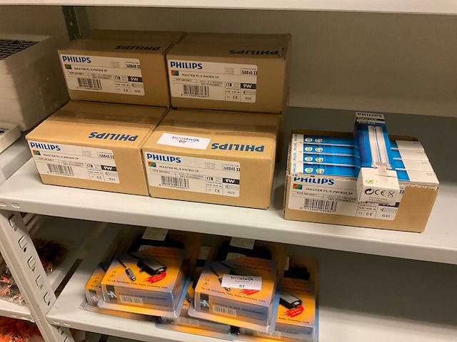 Philips master pl-s 2p 9w/830 lampen (70x) - afbeelding 1 van  2