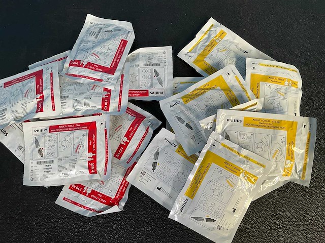 Philips plus/ radiolucent defibrillatorpads (15x) - afbeelding 1 van  3