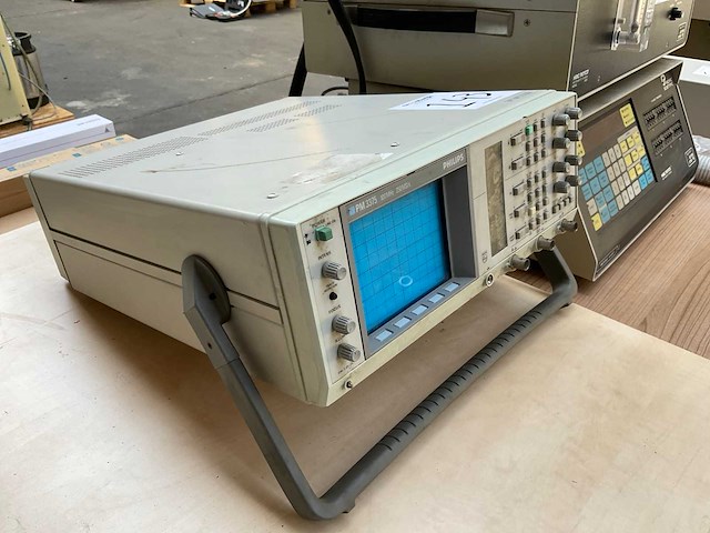 Philips pm3375 digital storage oscilloscope - afbeelding 2 van  7