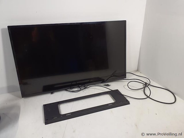 Philips professional tv met dvb-s2 en dvb-c incl. muurbeugel en afstandsbediening - afbeelding 1 van  7