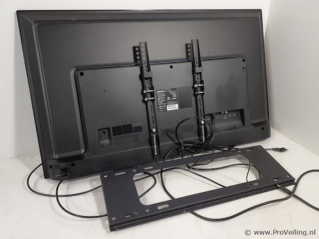 Philips professional tv met dvb-s2 en dvb-c incl. muurbeugel en afstandsbediening - afbeelding 2 van  7