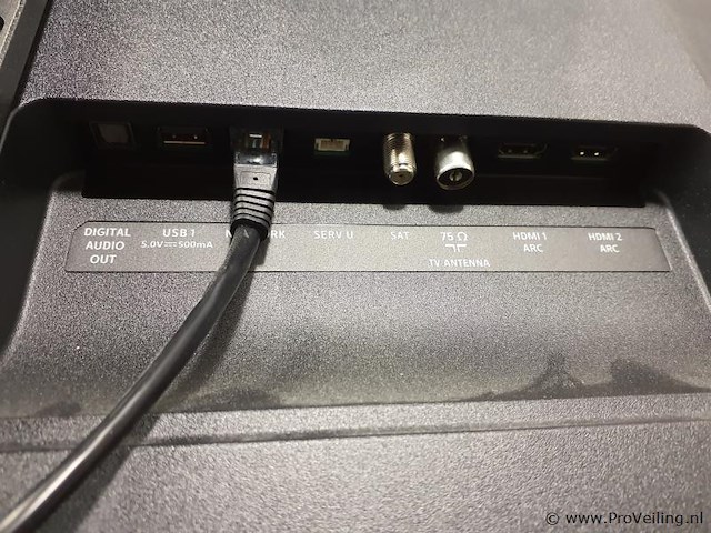 Philips professional tv met dvb-s2 en dvb-c incl. muurbeugel en afstandsbediening - afbeelding 4 van  7