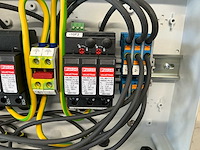 Phoenix contact sol-sc-1st-0-dc-3mppt-1004se pv string combiner boxen – 1000 v dc – 10 stuks - afbeelding 5 van  14