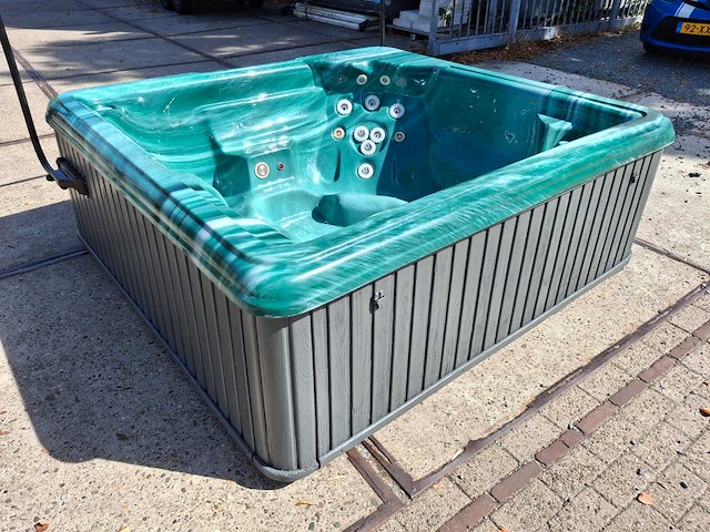 Phoenix spa 4 persoons amerikaans jacuzzi en buitenspa - afbeelding 11 van  24