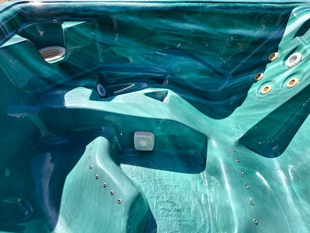 Phoenix spa 4 persoons amerikaans jacuzzi en buitenspa - afbeelding 16 van  24