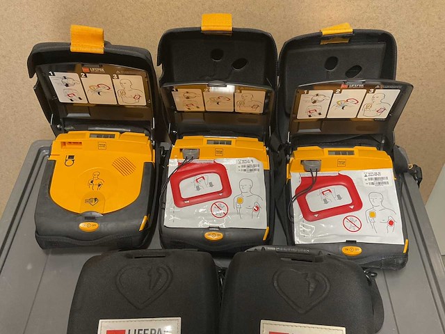 *physio control lifepak crplus defibrillator (5x) - afbeelding 1 van  4