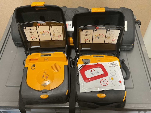 *physio control lifepak crplus defibrillator (5x) - afbeelding 3 van  4