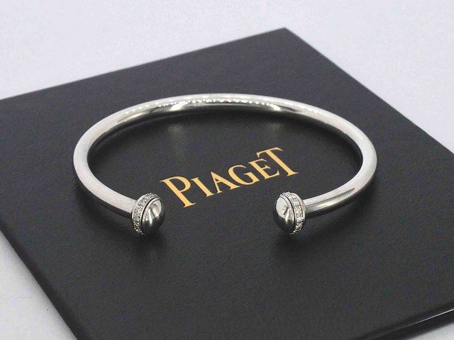 Piaget possession open bangle armband met hoge kwaliteit diamanten - afbeelding 3 van  10