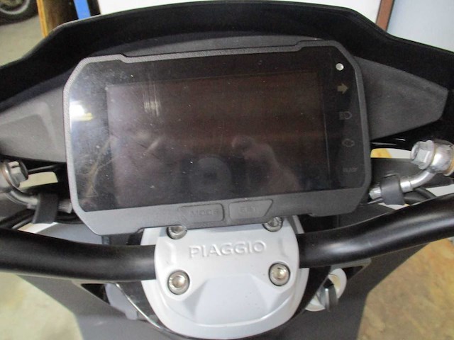 Piaggio - bromscooter - 1 - e-scooter - afbeelding 3 van  11