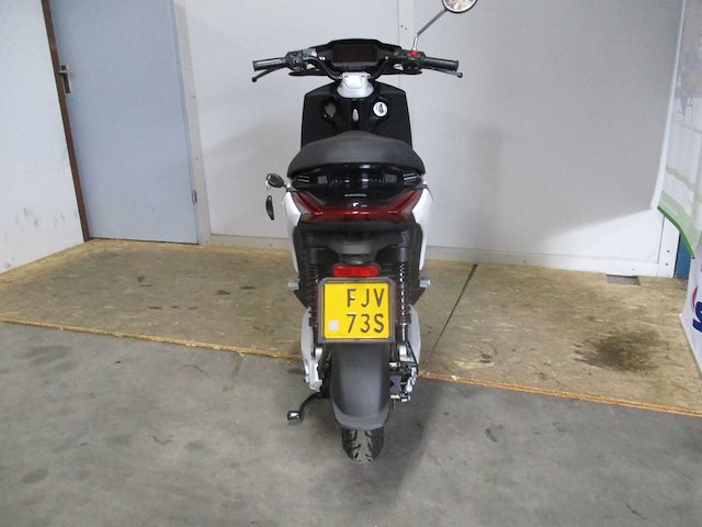 Piaggio - bromscooter - 1 - e-scooter - afbeelding 10 van  11