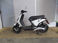 Piaggio - bromscooter - 1 - e-scooter - afbeelding 1 van  11