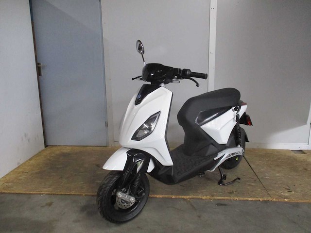 Piaggio - bromscooter - 1 - e-scooter - afbeelding 4 van  11