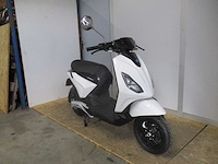 Piaggio - bromscooter - 1 - e-scooter - afbeelding 7 van  11