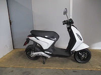 Piaggio - bromscooter - 1 - e-scooter - afbeelding 8 van  11