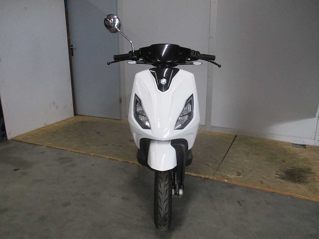 Piaggio - bromscooter - 1 - e-scooter - afbeelding 1 van  2