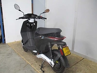 Piaggio - bromscooter - 1 plus - e-scooter - afbeelding 2 van  12