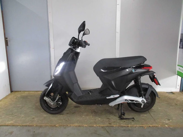 Piaggio - bromscooter - 1 plus - e-scooter - afbeelding 1 van  12