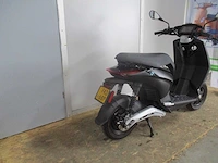 Piaggio - bromscooter - 1 plus - e-scooter - afbeelding 10 van  12