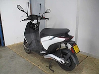 Piaggio - bromscooter - 1 plus - e-scooter - afbeelding 2 van  11