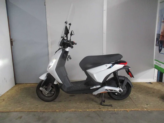 Piaggio - bromscooter - 1 plus - e-scooter - afbeelding 1 van  11