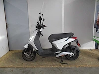 Piaggio - bromscooter - 1 plus - e-scooter - afbeelding 1 van  11