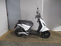 Piaggio - bromscooter - 1 plus - e-scooter - afbeelding 8 van  11